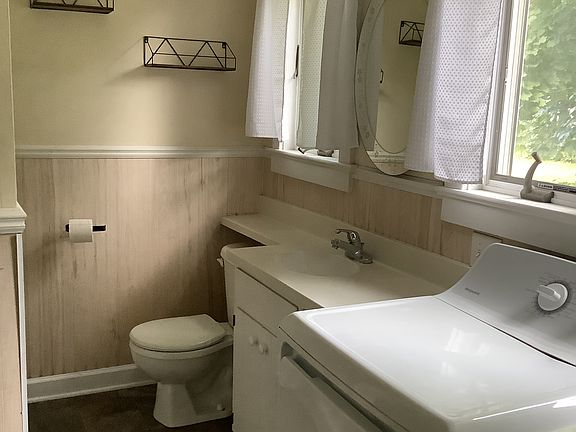 5th image of 212 W Stoddard St