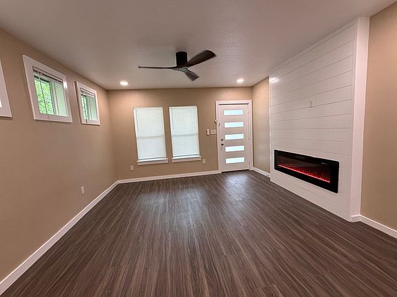 4th image of 717-719 S Augusta Ave #717