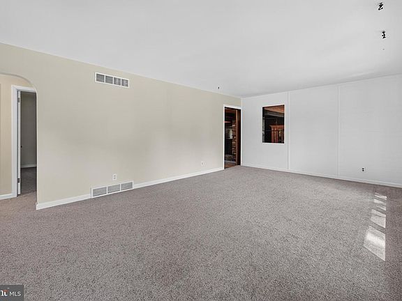 3rd image of 1180 Bennett Dr