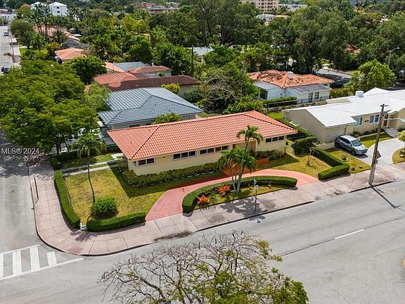 3rd image of 401 Ponce De Leon Blvd