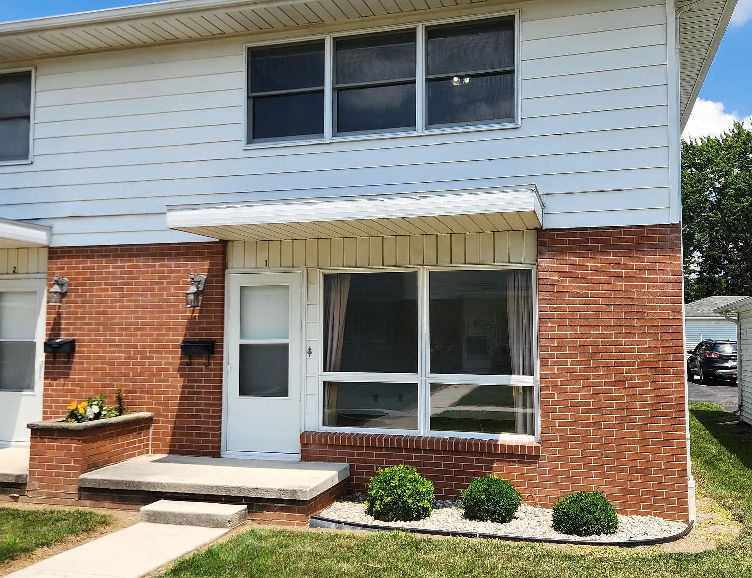2 bed, 1100 sqft, $890 — Photo 1