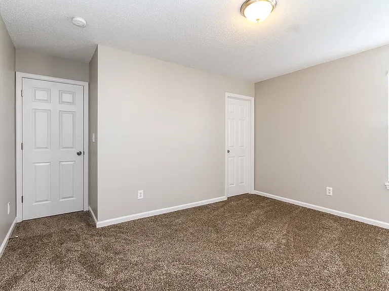 672 Cloverfield Ln — Photo 12