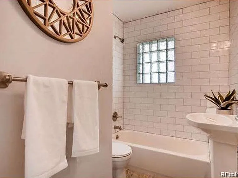 2528 Fenton St — Photo 5