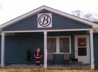 212 Goldenridge Dr, Levittown, PA 19057