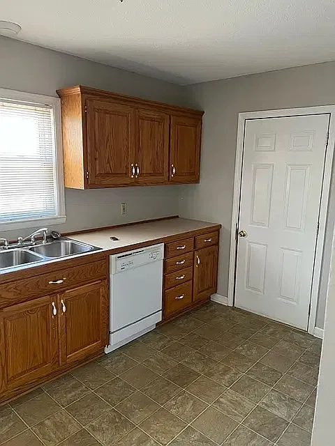 300 9th St - 1 — Photo 3