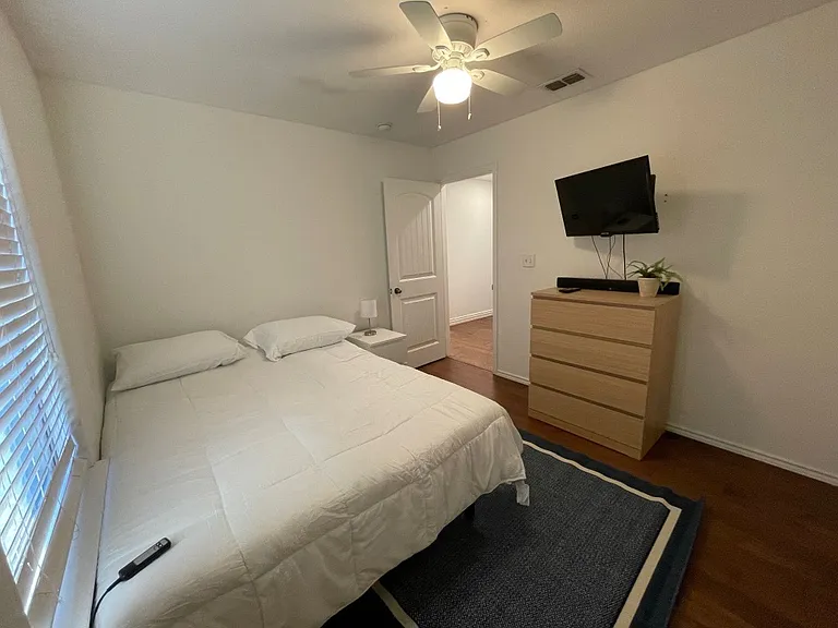 Bedroom 2 - Queen Size bed