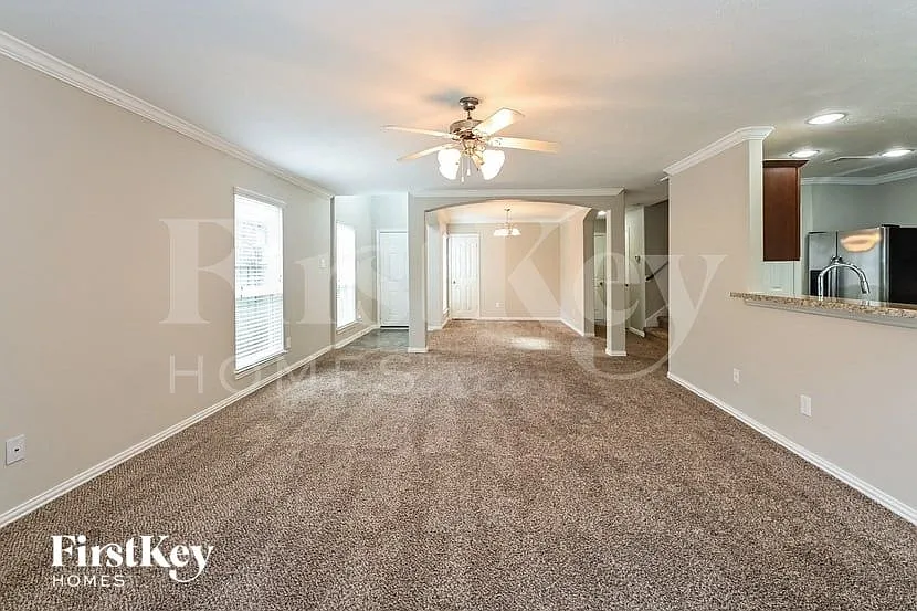3 bed, 2.5 bath, 2148 sqft, $2,065 — Photo 4