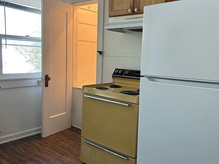 Apartments available in a highly desirable University District location! — Photo 17