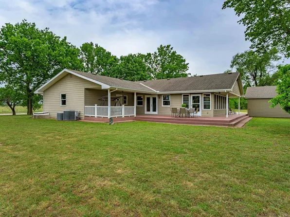 829 N Greenwich Rd, Belle Plaine, KS 67013