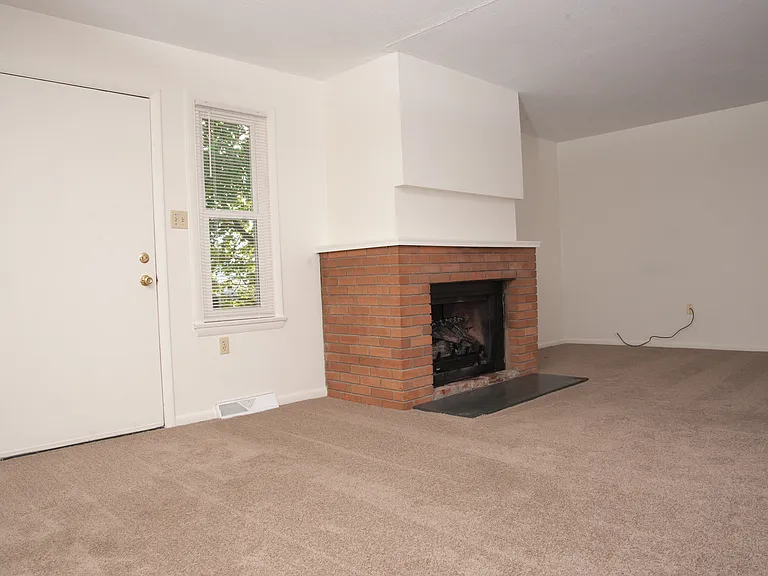 1402 Walnut St #1 — Photo 7
