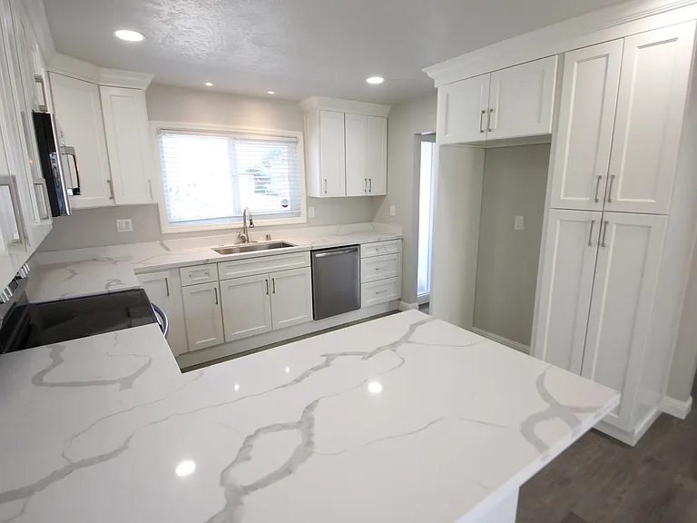 5112 Olive Dr — Photo 3
