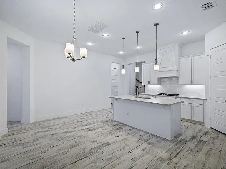 8218 Vitex Ave — Photo 10