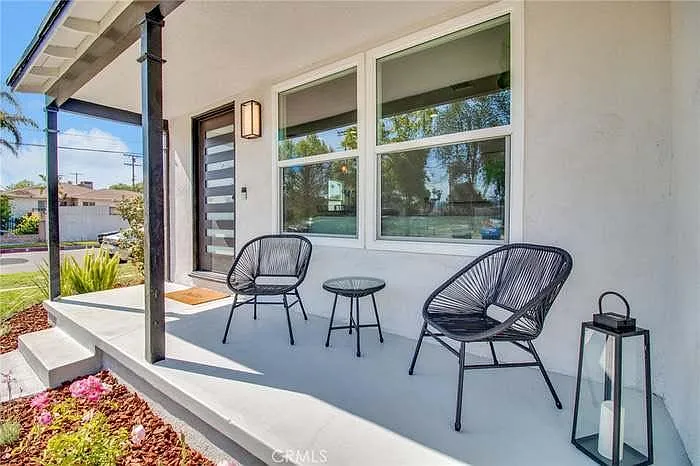 17055 Gault St — Photo 3