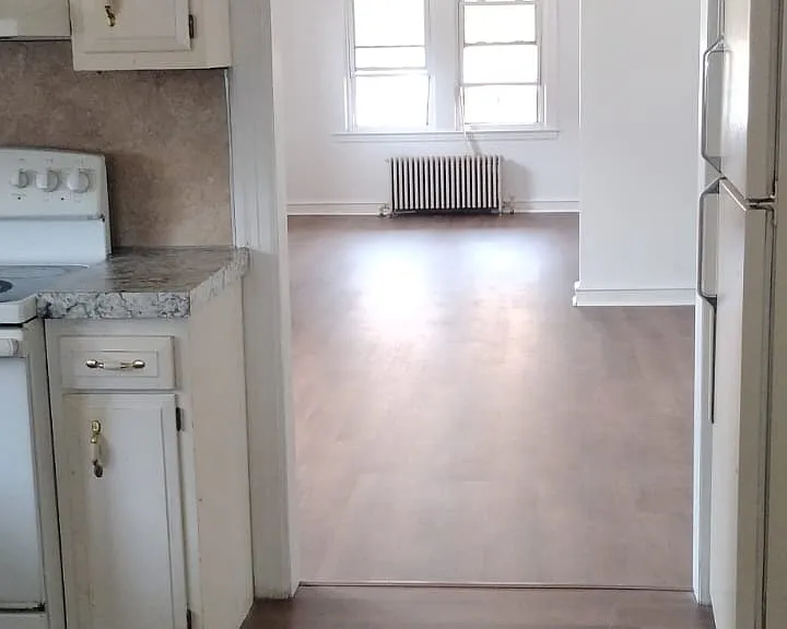 242 W Green St #2 — Photo 2