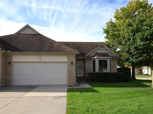 30112 Raintree Cir, Chesterfield, MI 48047