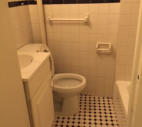 4th image of 304 E 38th St APT Bg
