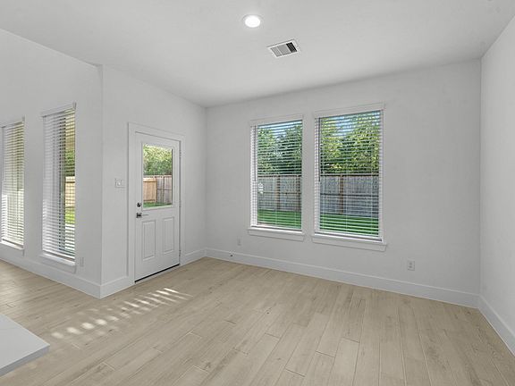 5th image of 2100 Golden Spruce Ln
