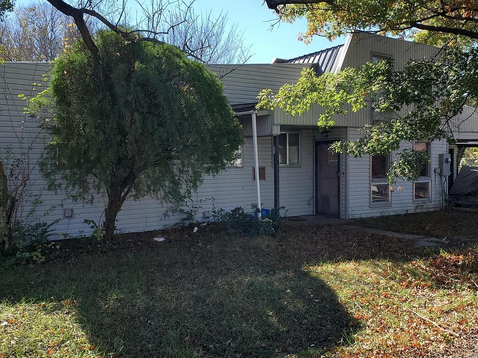 2nd image of 400 S Cherry St