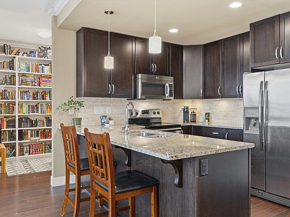 4th image of 3192 Gladwin Rd #402