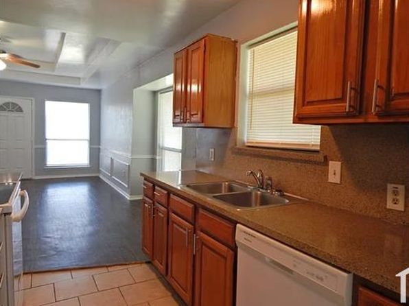 1104 Valley View Dr