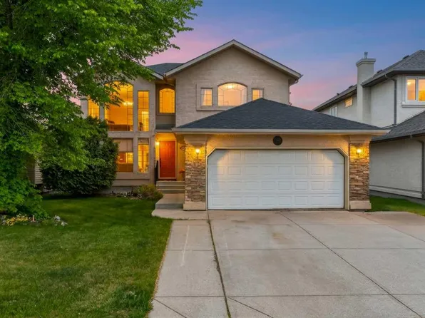 148 E Sierra Madre Cres SW, Calgary, AB T3H 3G8