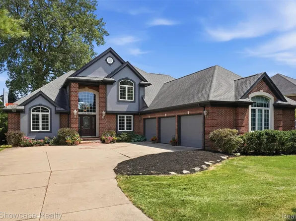 2916 Vero Dr, Highland, MI 48356