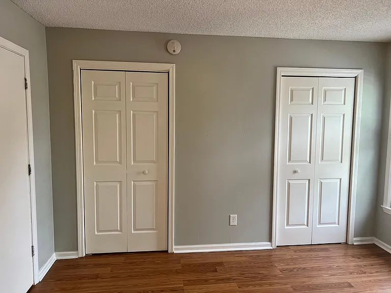 700 Coventry Ln #J — Photo 12