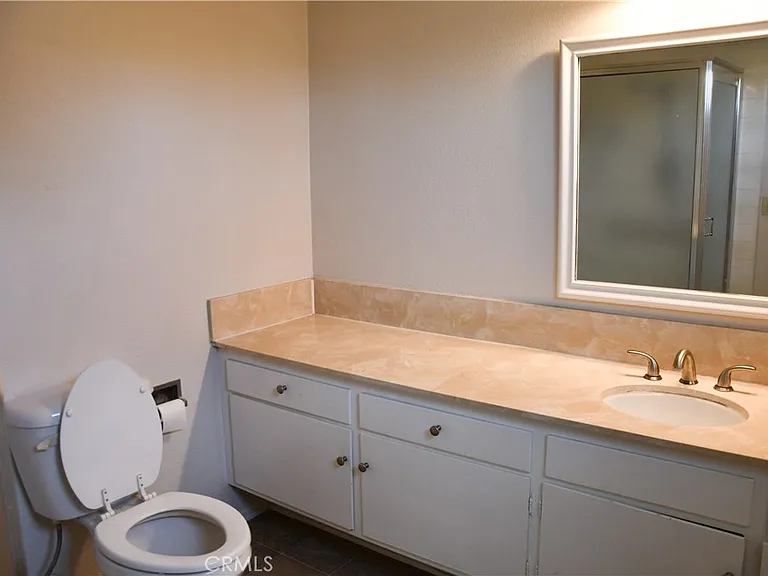 522 E Collins Ave — Photo 55