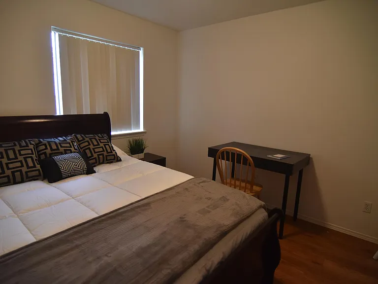 1340 Fern St SW — Photo 3