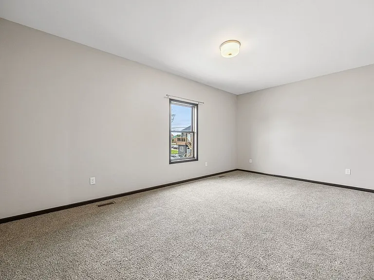 606 2nd Ave SW — Photo 14