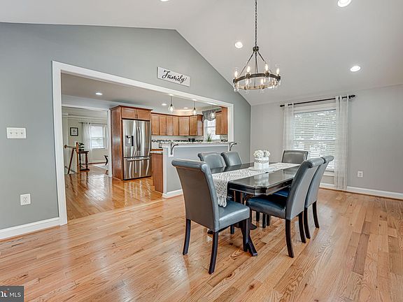 2nd image of 9297 Thornwood Ln