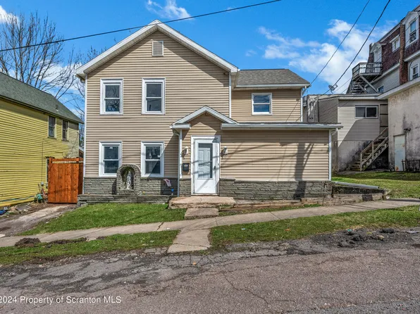 16 Oak Ave, Carbondale, PA 18407