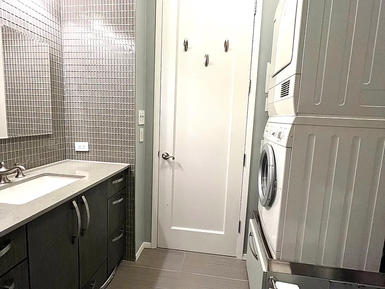 303 E 43rd St #11C — Photo 9