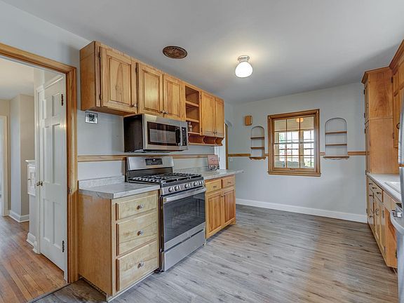 3rd image of 2900 40th Ave S