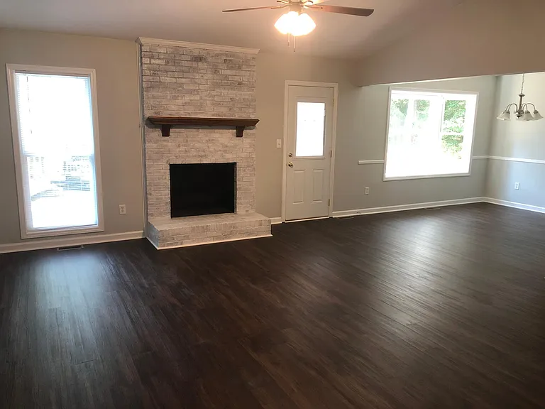 212 Ansley Dr — Photo 3