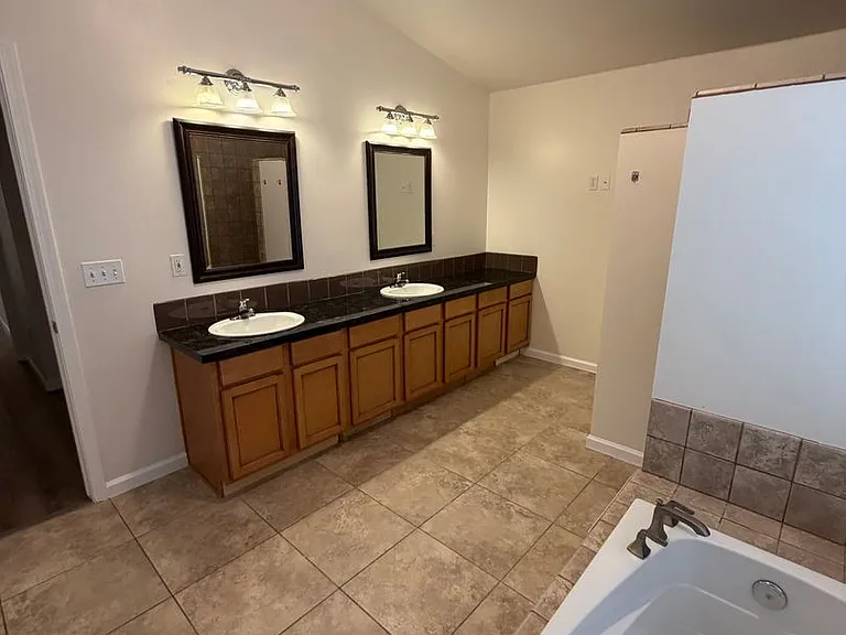 2892 Florence Ave — Photo 18