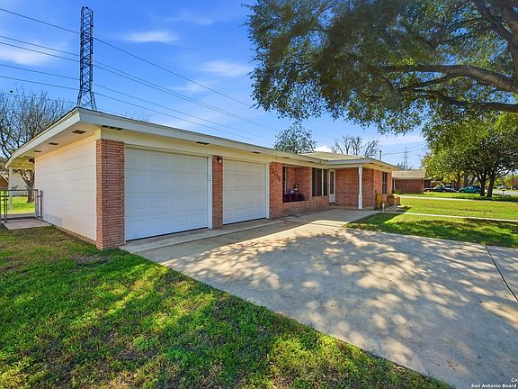 4th image of 2618 Tyne Dr.