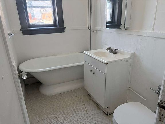 5th image of 319 Summit Ave #21E