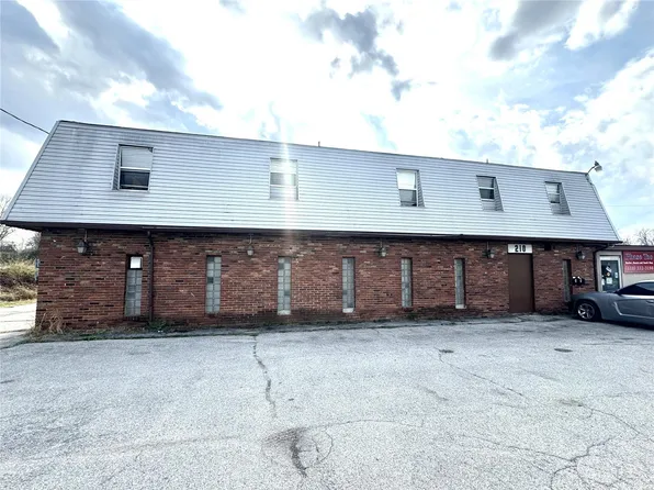 210 Jerome Ln, East Saint Louis, IL 62206