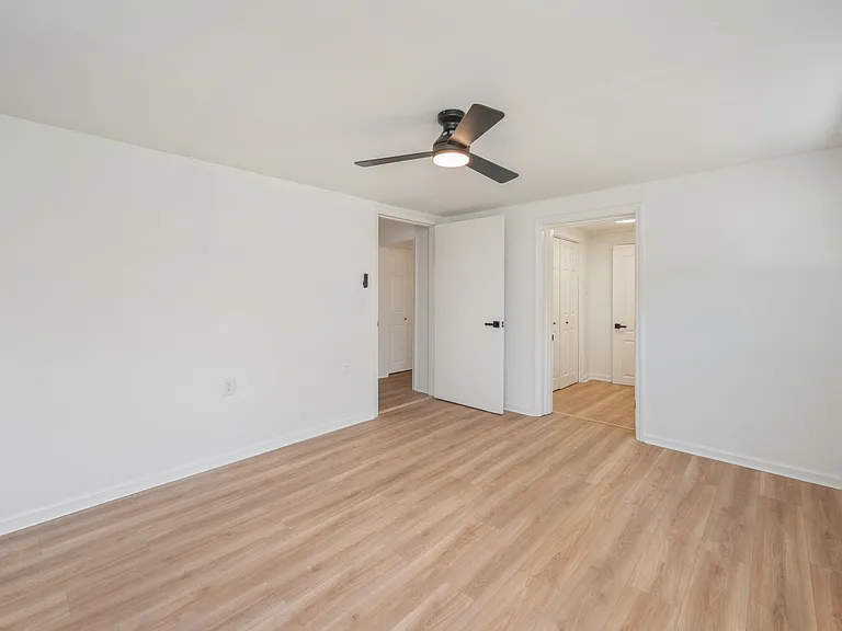 1002 High Grove Ct #B — Photo 15