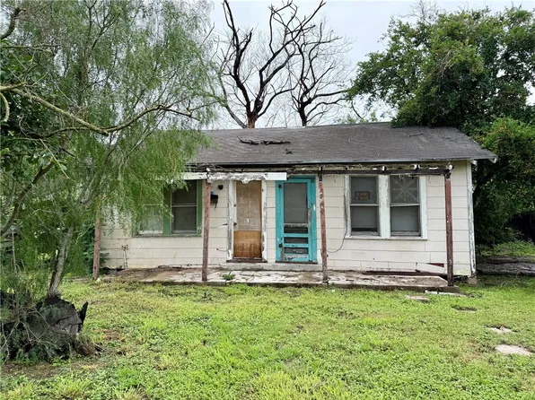 702 W Nettie Ave, Kingsville, TX 78363