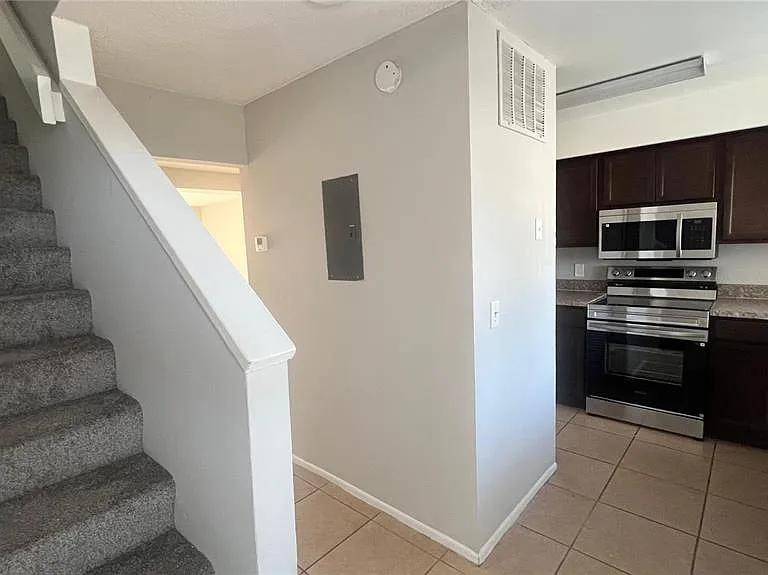 202 Watts Ln #D — Photo 5
