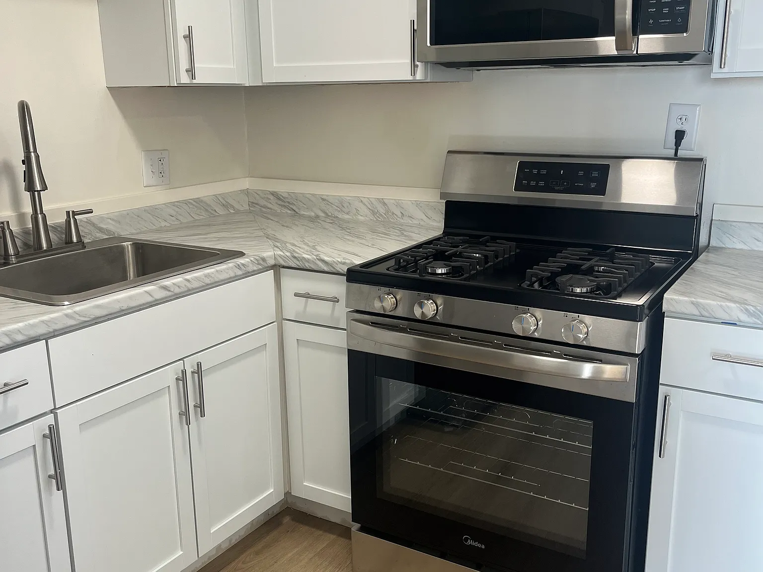 Titan Pointe Apartments — Photo 4