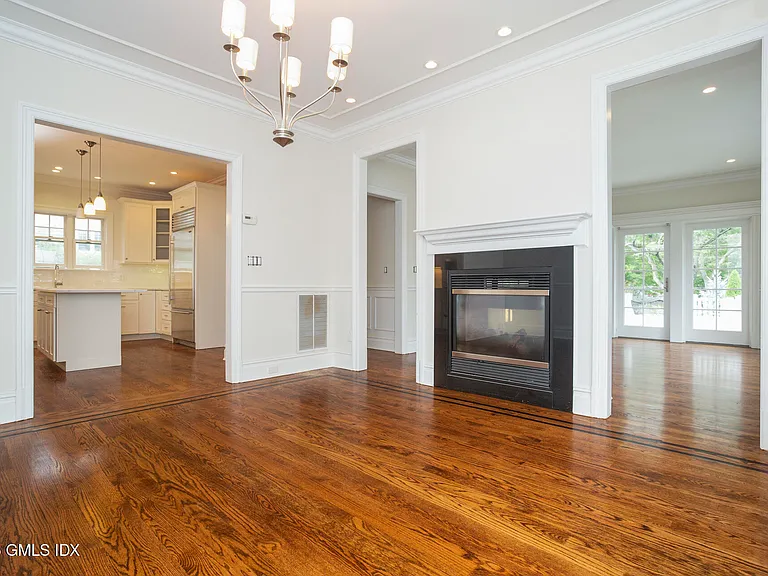 146 E Elm St #B — Photo 8