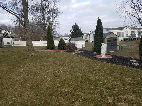 5th image of 704 Howard Ln