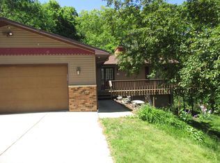 595 Hiawatha Hls, Dakota, MN 55925