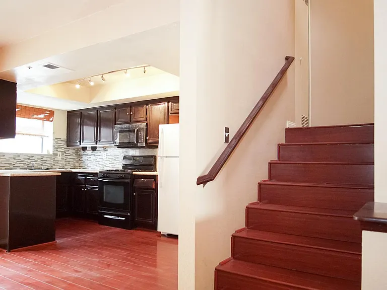 1214 S Mayflower Ave #D — Photo 10