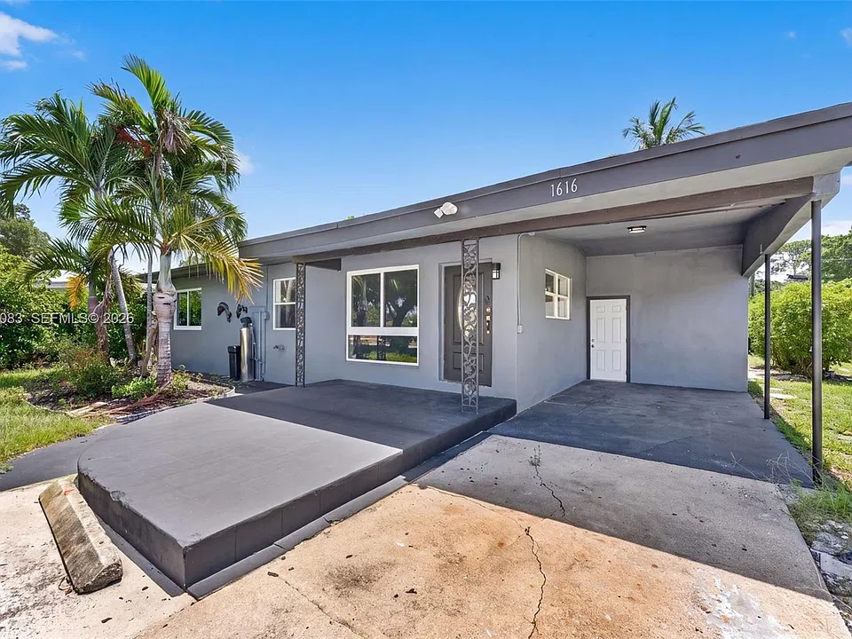1616 SW 9th St