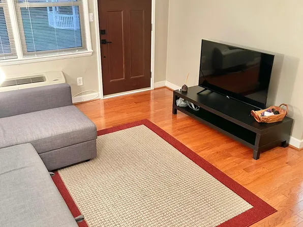 2036 N Woodrow St APT 3, Arlington, VA 22207