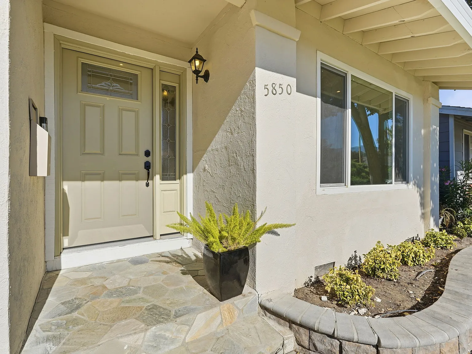 3 bed, 1720 sqft, $4,900 — Photo 3